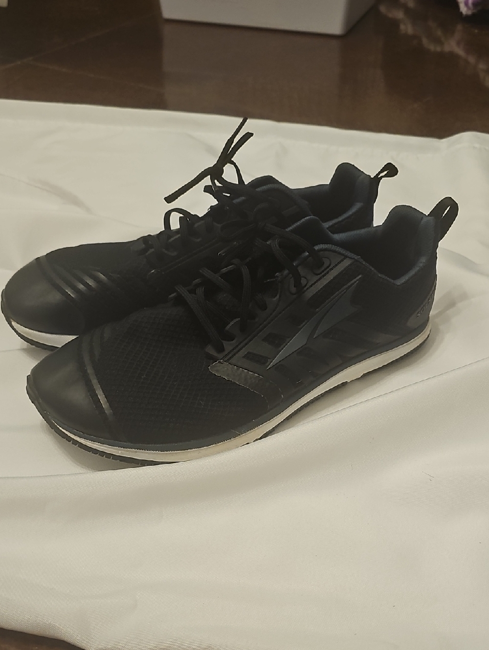 Altra Men's Black Low-Profile Athletic Sneakers